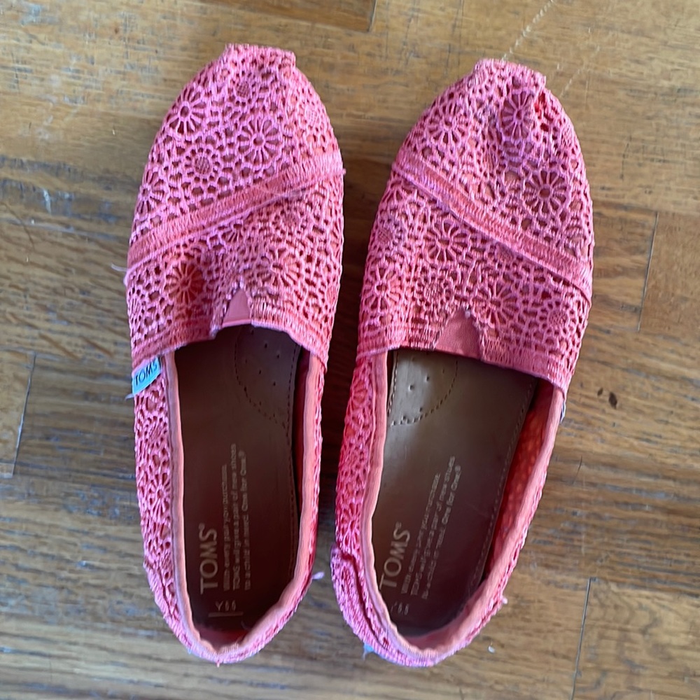 Coral Lace Toms.